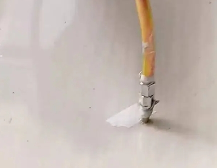 滦平瓷砖空鼓维修公司专业解答在瓷砖铺贴过程中，如果使用的砂料过粗（如全部使用了粗砂），可能会导致以下问题